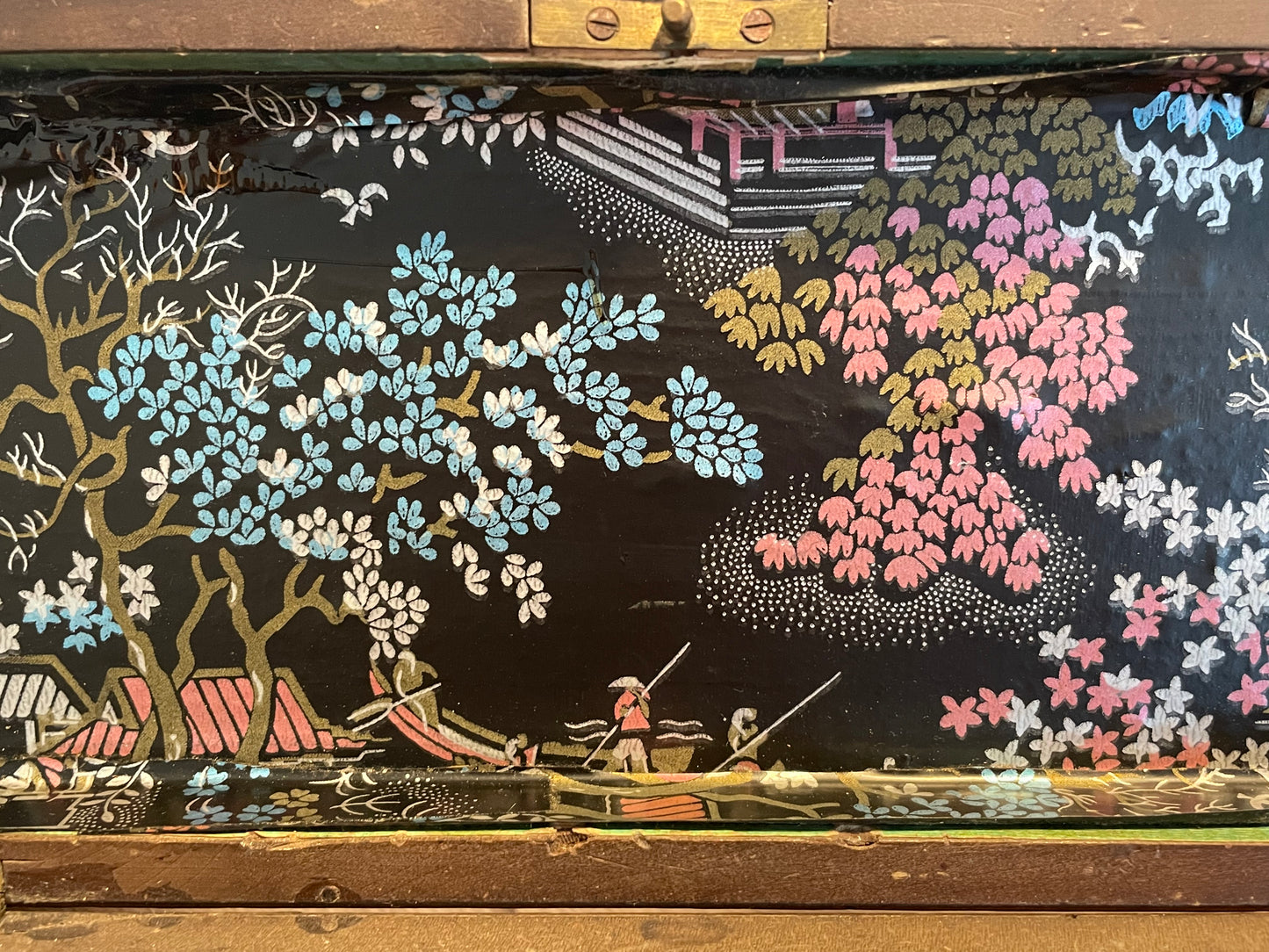 Scrigno porta guanti con interno chinoiserie, 1880 - 1920