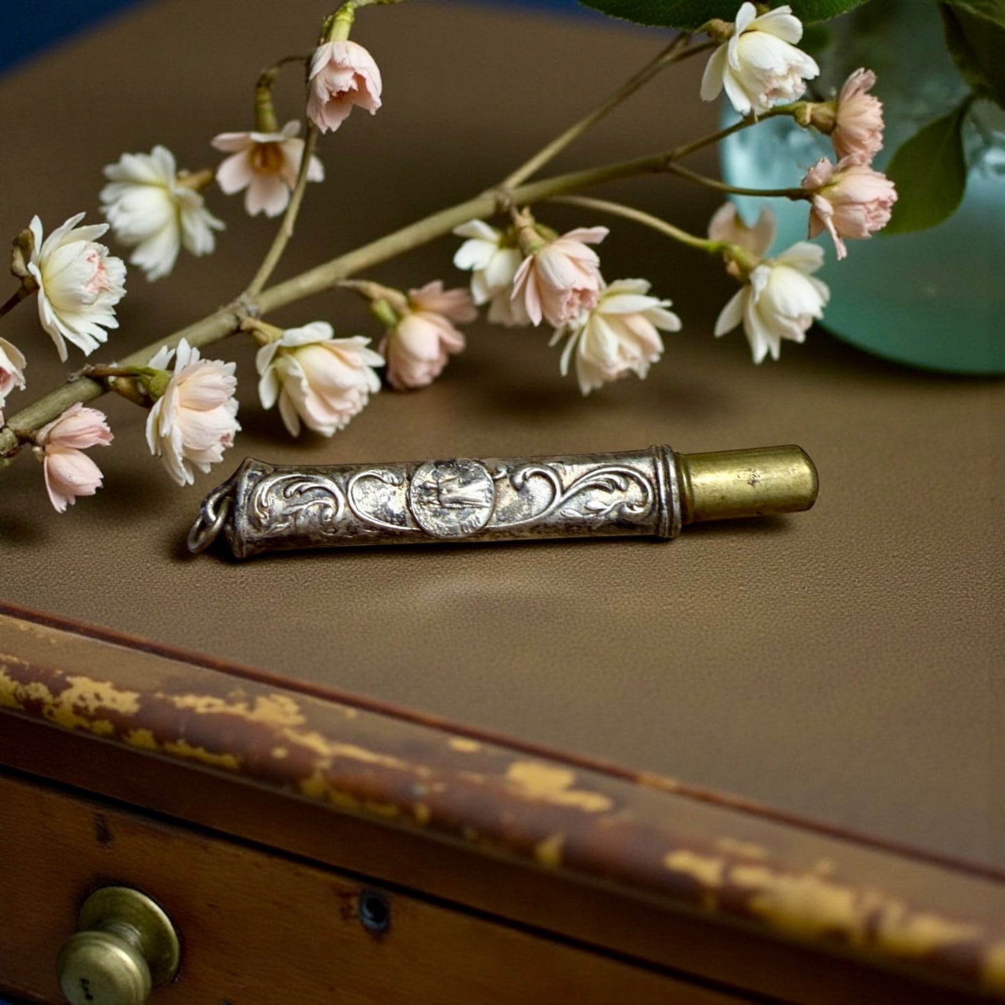 Porte-crayon fine ‘800 primo ‘900 da chatelaine, porta matita argentato con Maria Regina