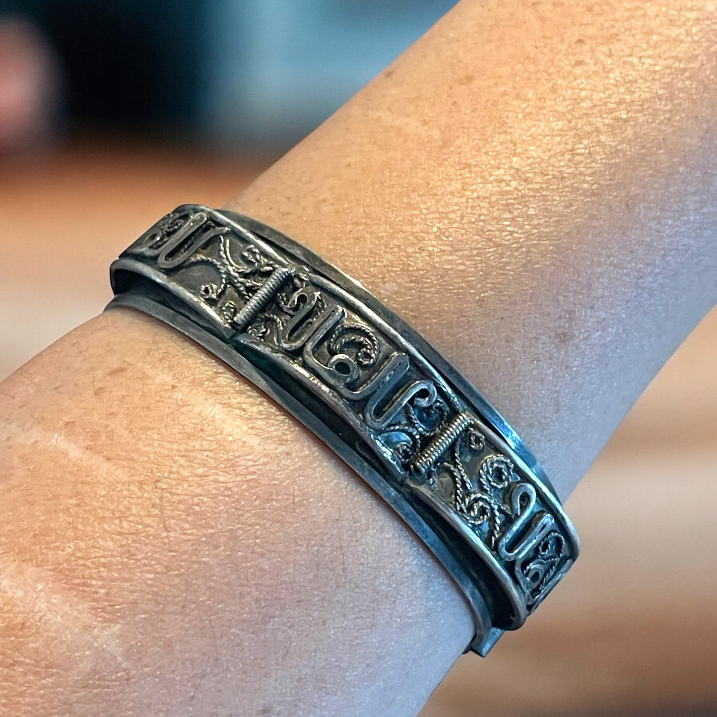Antico bracciale in argento con mantra, prob. origine Tibet
