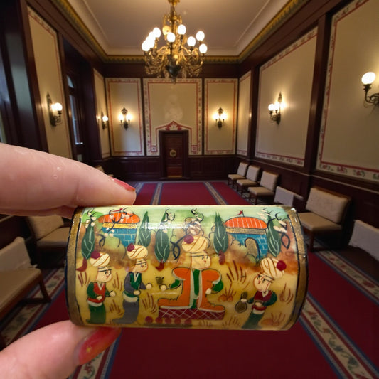 Bauletto in miniatura realizzato interamente in osso e dipinto