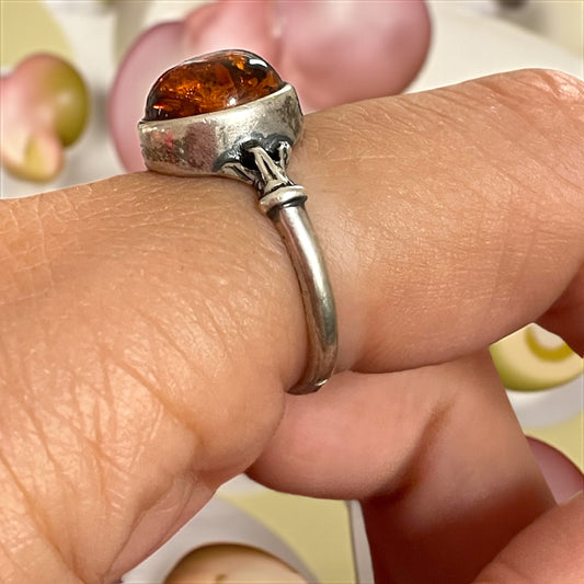 Anello francese in argento ed ambra baltica, punzonato, ca anni ‘40