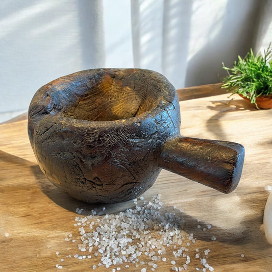 Mortaio da sale, provenienza Puglia, prima metà ‘800 in unico blocco ligneo