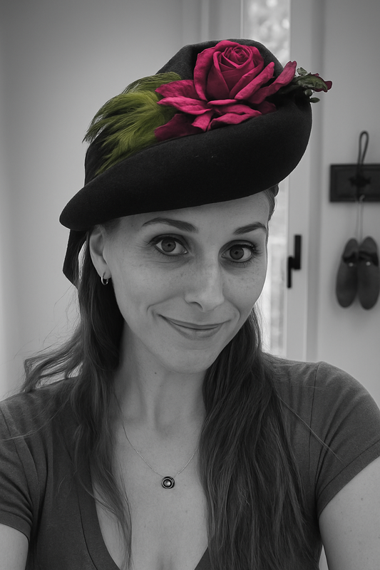 Cappellino anni ‘30 in feltro nero rivisitato da stilista