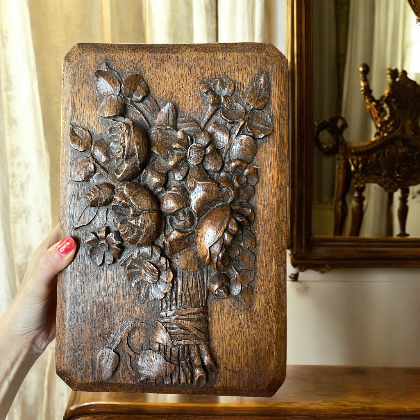 Antica scatola di nozze, primissimo ‘900, intagliata, Arts & Crafts con chiave