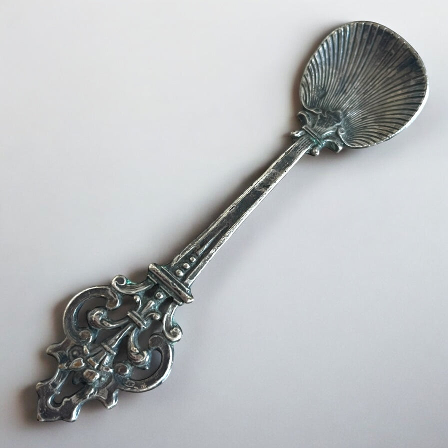 Tris antichi cucchiai d’argento da collezione, 1800-1900