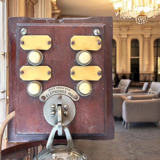 Antico telefono da centralino d’hotel, pulsantiera e ricevitore anni ‘20
