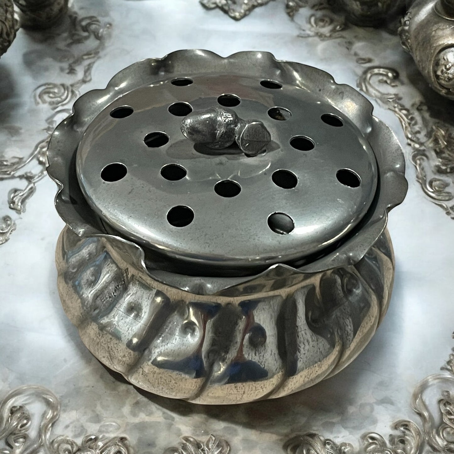 Porta essenze in peltro, anni ‘50