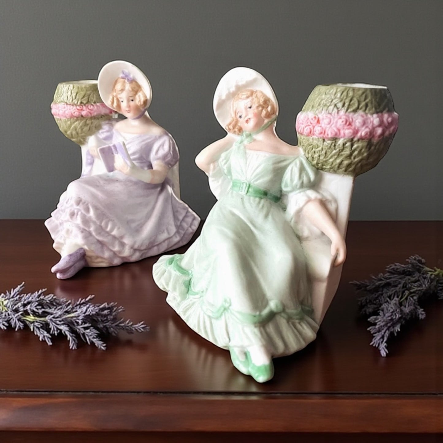 Coppia bouqueteries dame in biscuit smaltato ca anni ‘50