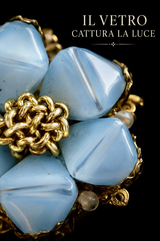 Orecchini clip firmati West Germany anni ‘50-‘60 con chips in vetro azzurro latte