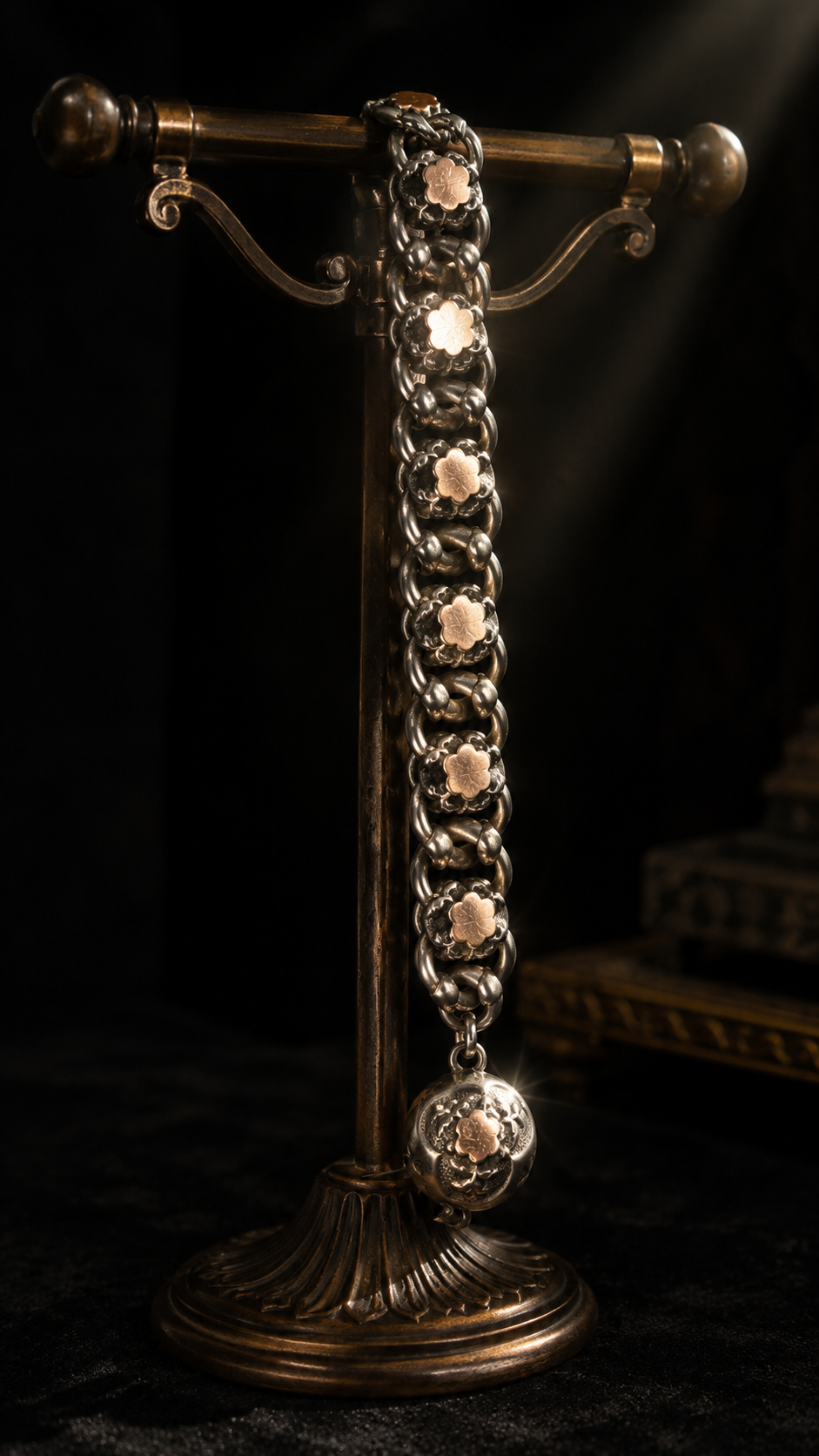 Antica catena da panciotto in argento massiccio con inserti dorati a stella e breloque, fine ‘800