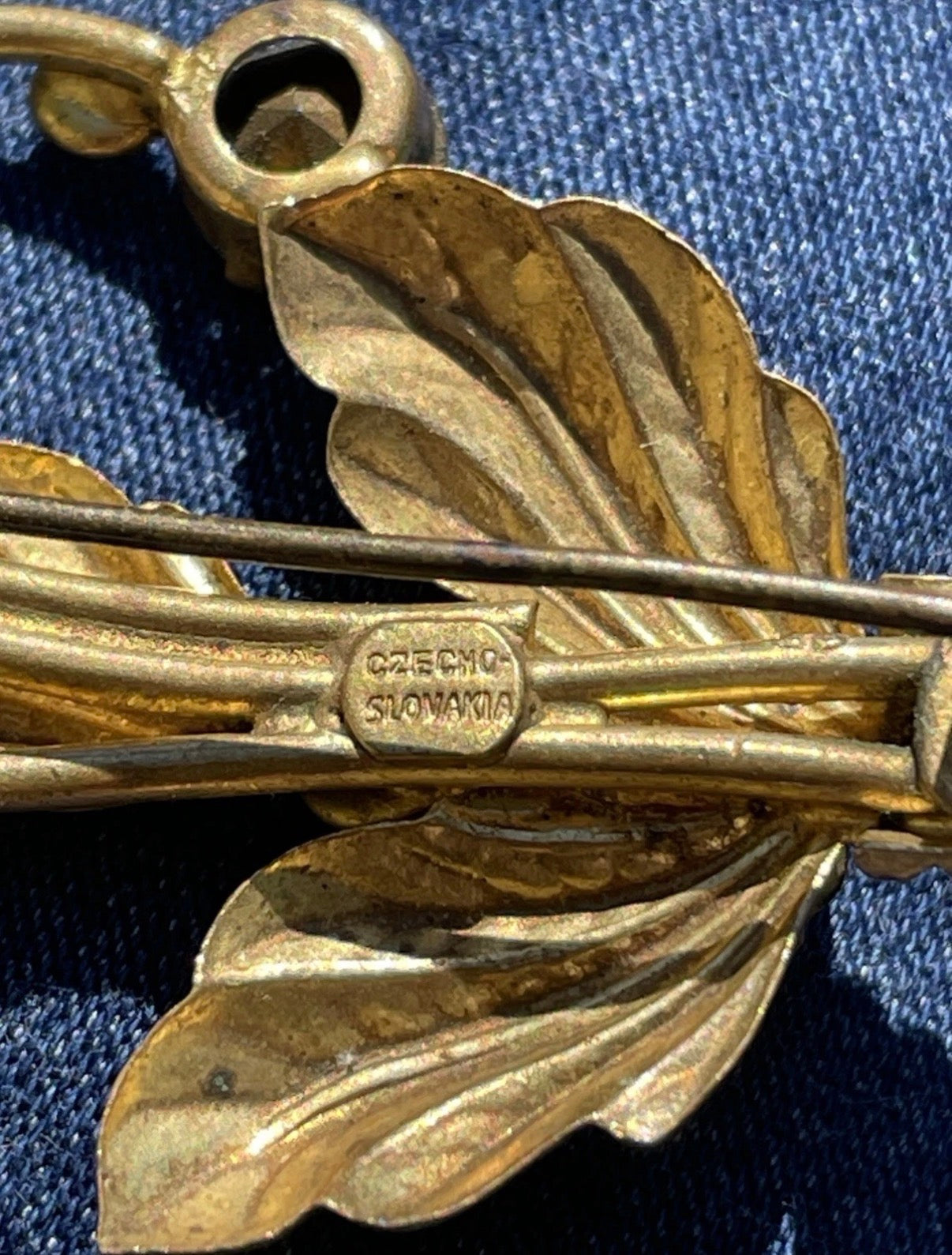 Antica spilla, cecoslovacca, bouquet di fiori anni ‘40