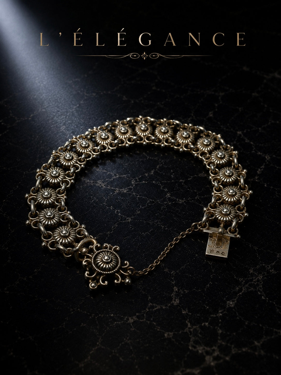Bracciale in argento dorato anni ‘10-‘20 con chiusura a scatto e catenella di sicurezza