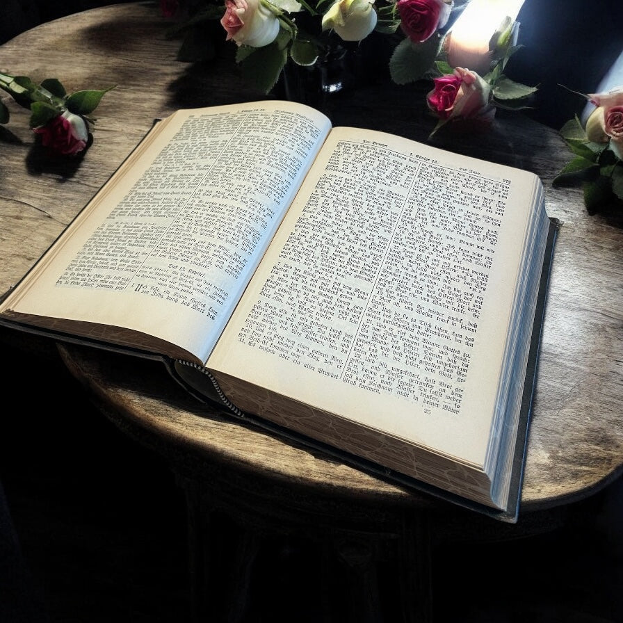 Antica Bibbia luterana del 1904 in caratteri gotici