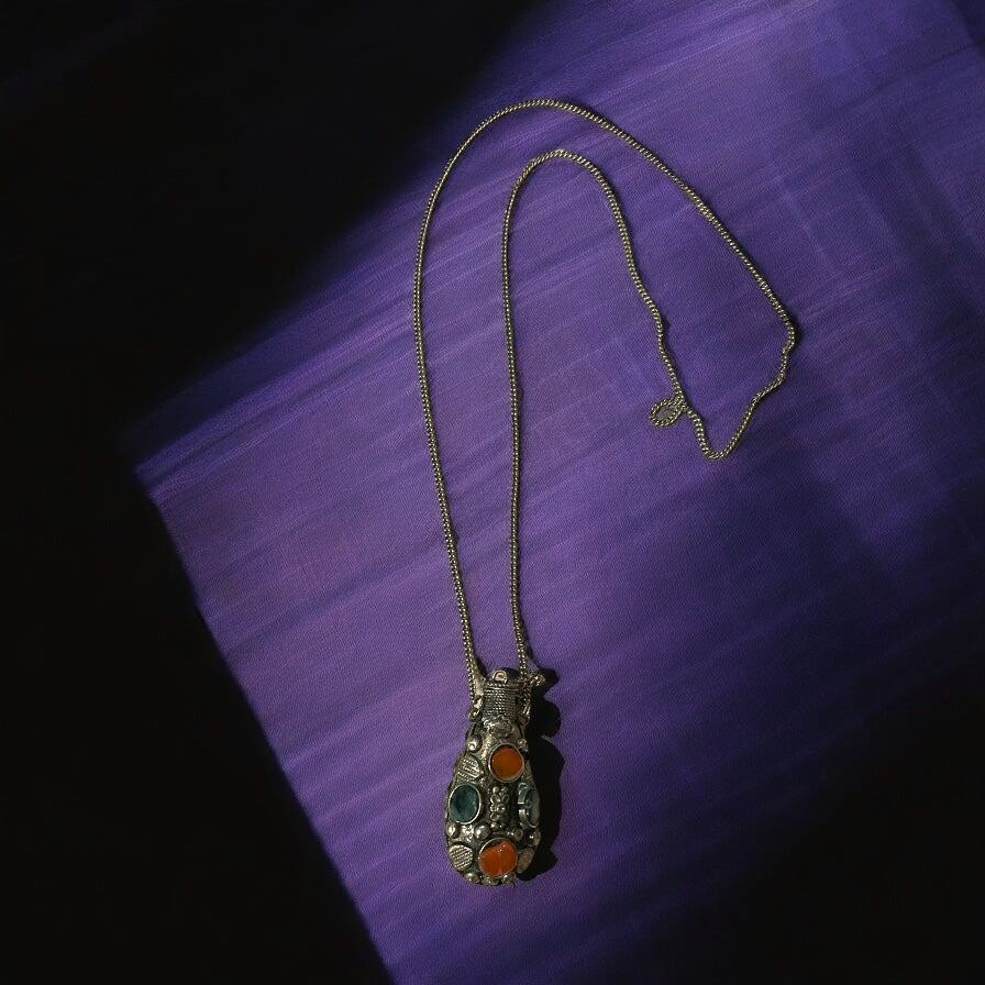 Pendente e collana porta profumo tibetano vintage