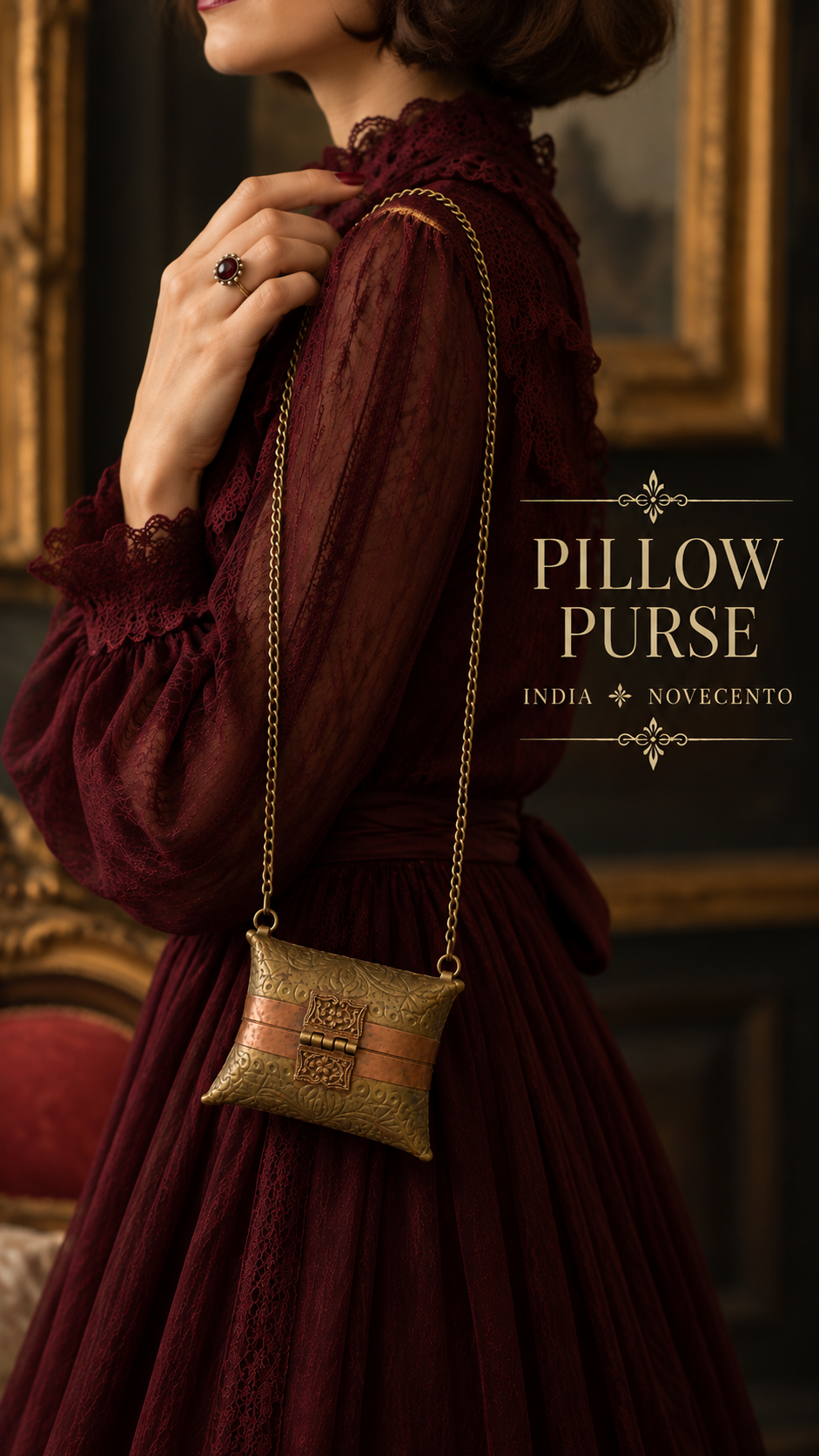 Pillow purse in rame ed ottone con catenella, interno velluto viola / blu, ca metà ‘900