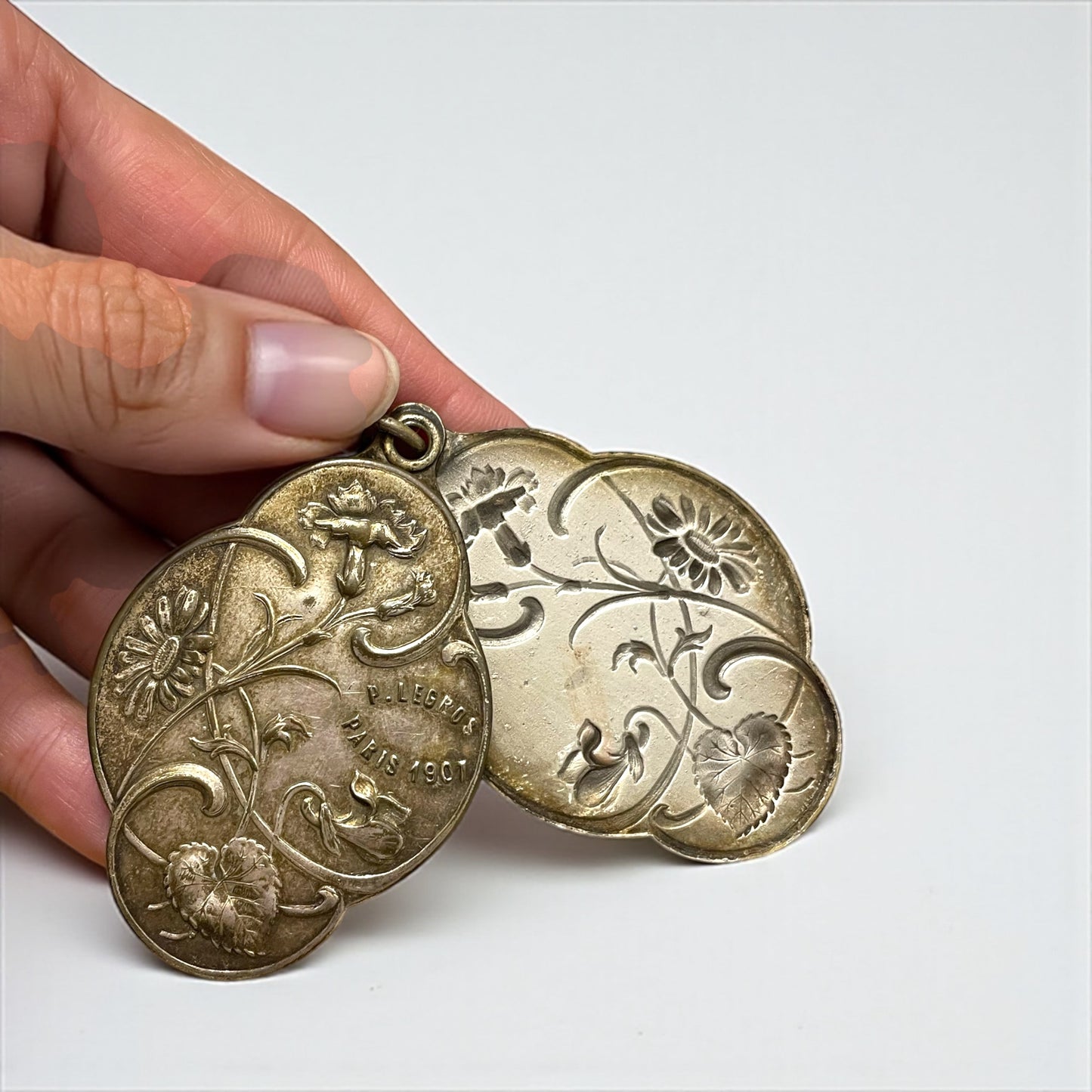 Pendentif miroir art Nouveau argento, pendente gioiello apribile firmato P. Legros 1901