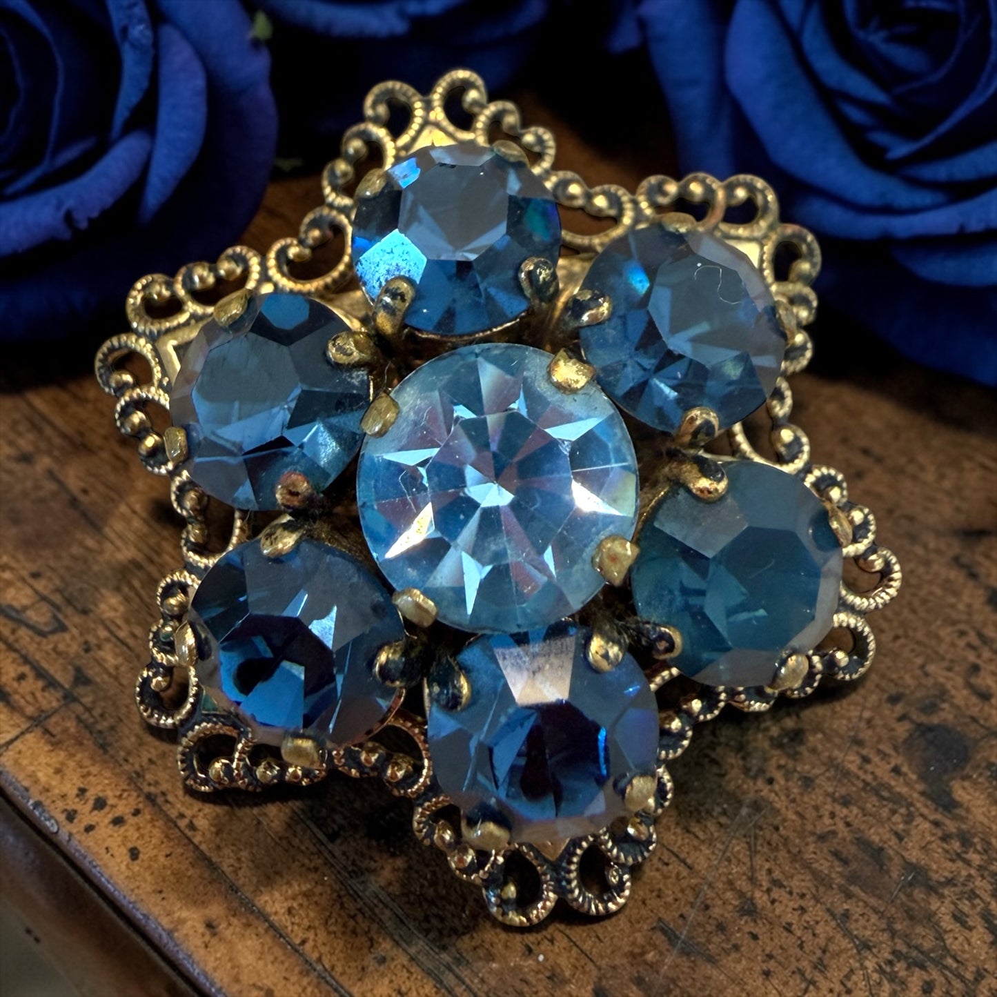 Spilla gioiello vintage cristalli azzurri e blu, anni ‘60
