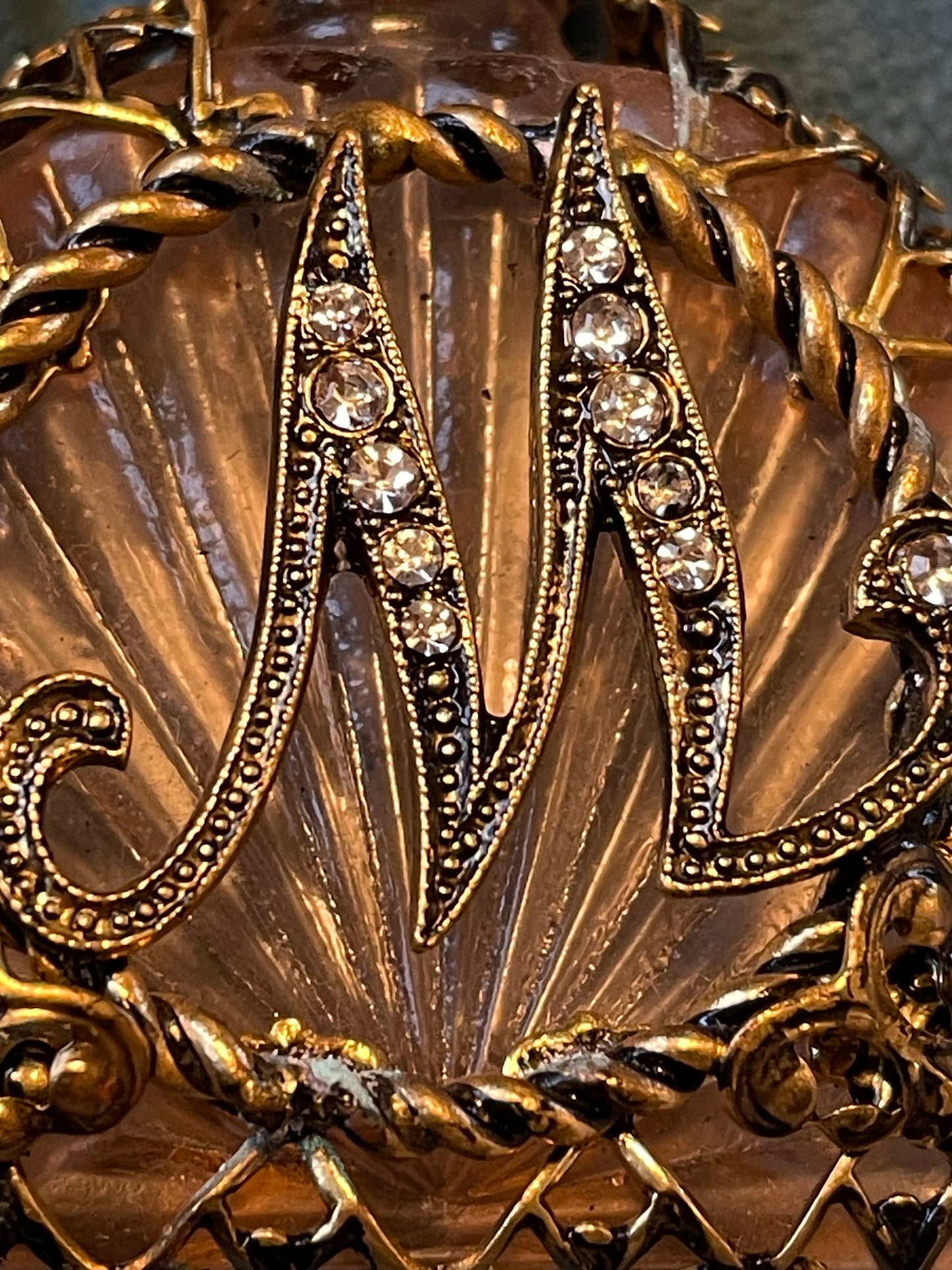 Boccetta da profumo da borsetta, fine anni ‘50, con iniziale “M”