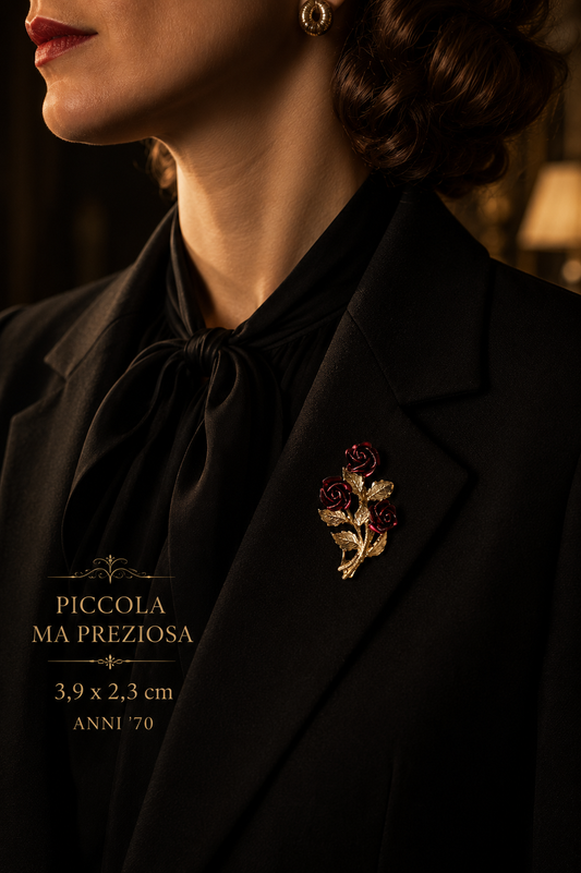 Spilla vintage in metallo dorato con tre rose, anni ‘70