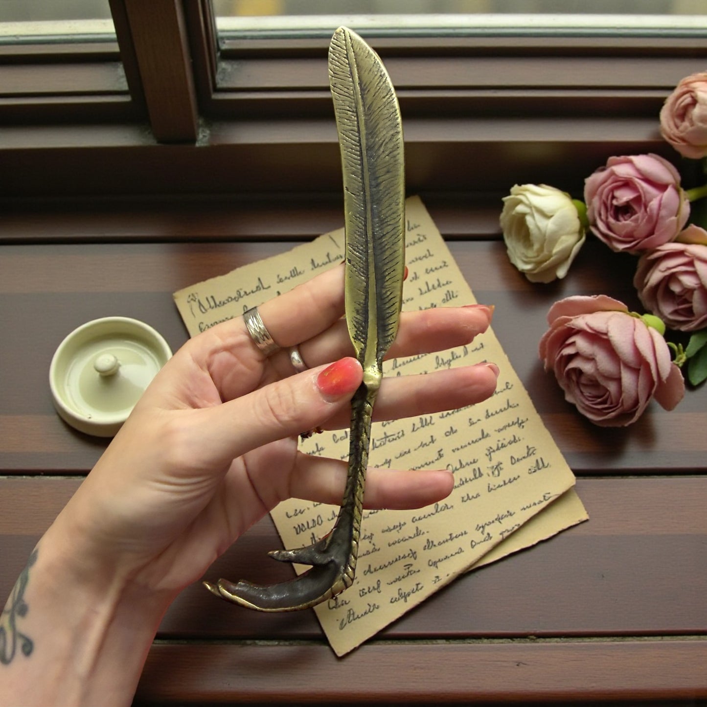 Tagliacarte a guisa di artiglio e piuma, ottone pieno, primo ‘900 spirito wunderkammer