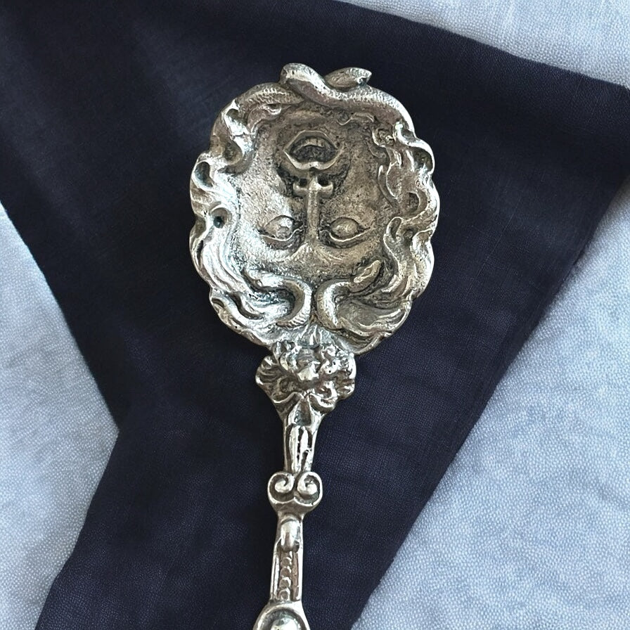 Tris antichi cucchiai d’argento da collezione, 1800-1900