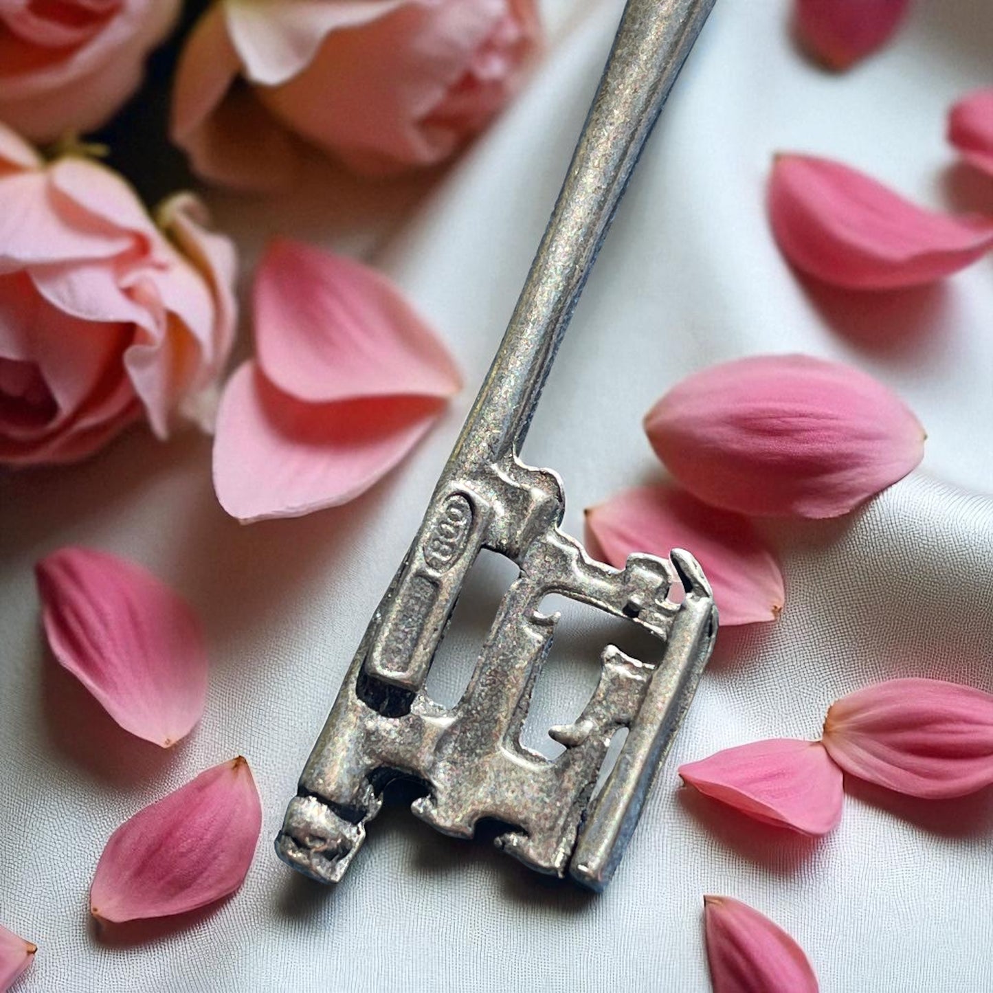 Pendente a guisa di chiave in argento 800, ca metà ‘900