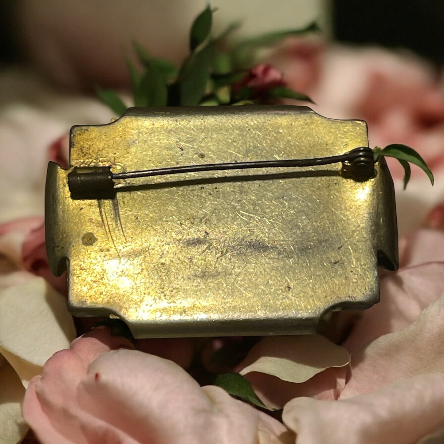 Spilla in lucite anni ‘50 con composizione floreale tridimensionale