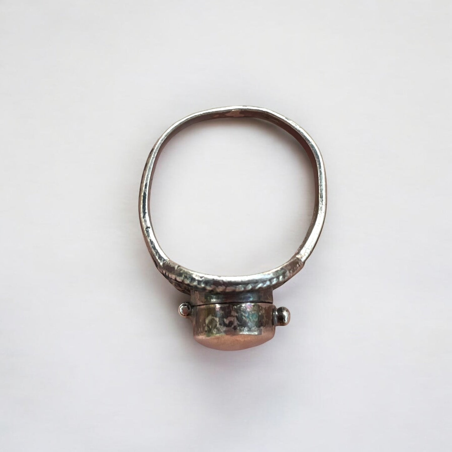 Antico e raro poison ring, anello da veleno fine ‘800 primo ‘900, argento punzonato