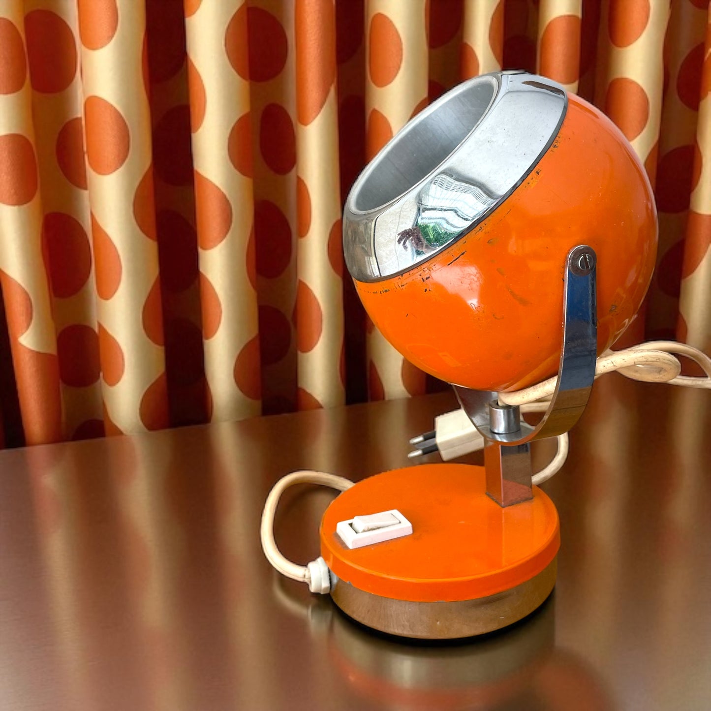 Lampada da tavolo tipo eyeball, space age era, arancione cromato