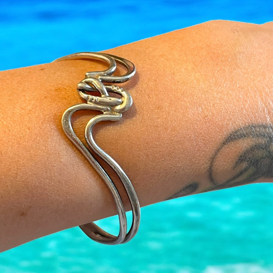 Bracciale rigido regolabile in argento francese, fine anni ‘60
