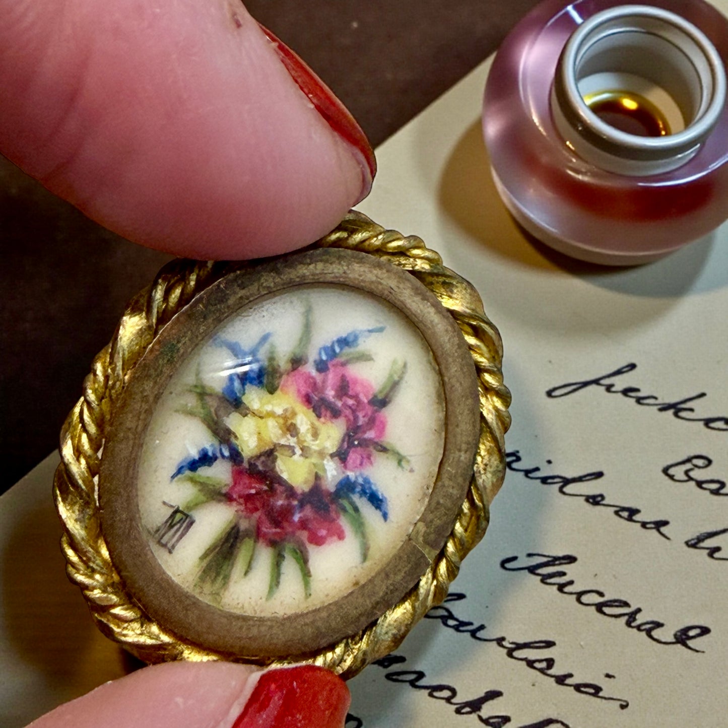 Antico gioiello ferma foulard / spilla con miniatura firmata dietro vetro, primo ‘900