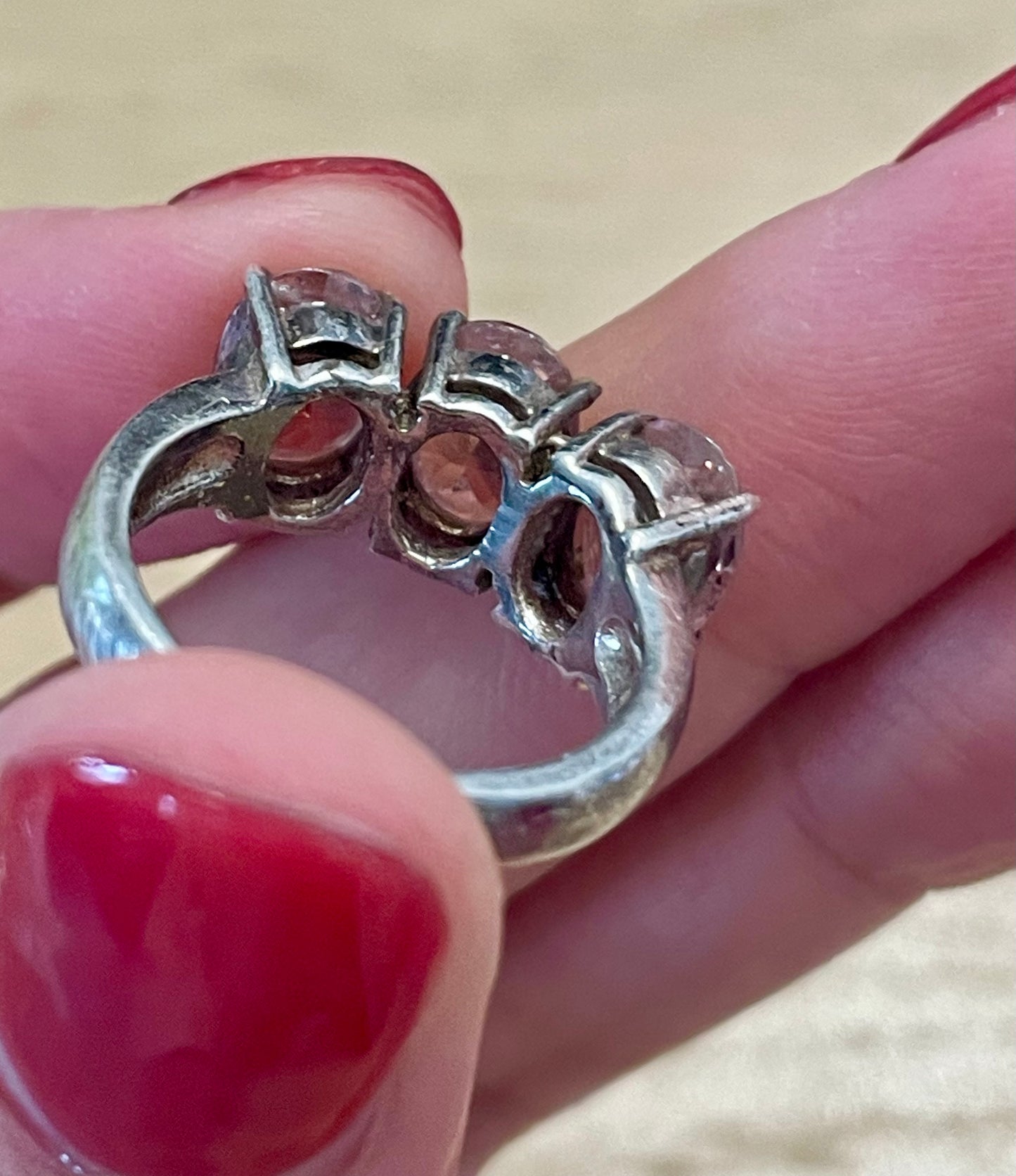 Anello trilogy argento e zirconi color malva