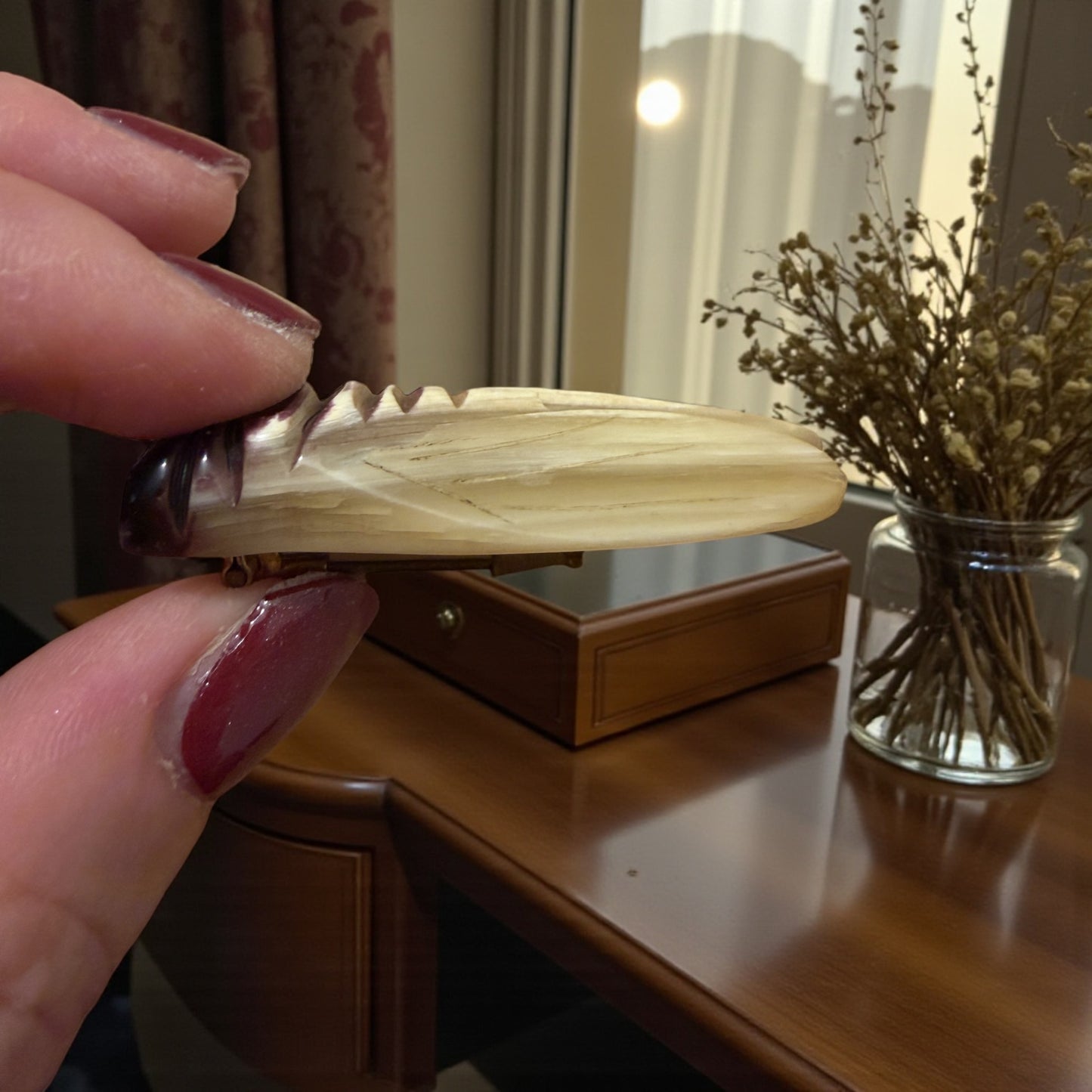 Spilla in corno Art Déco anni 20-30 a guisa di cicala