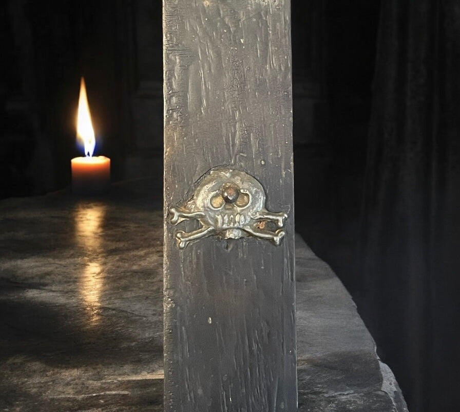 Antica croce di fattura italiana, prima metà ‘800, con teschio