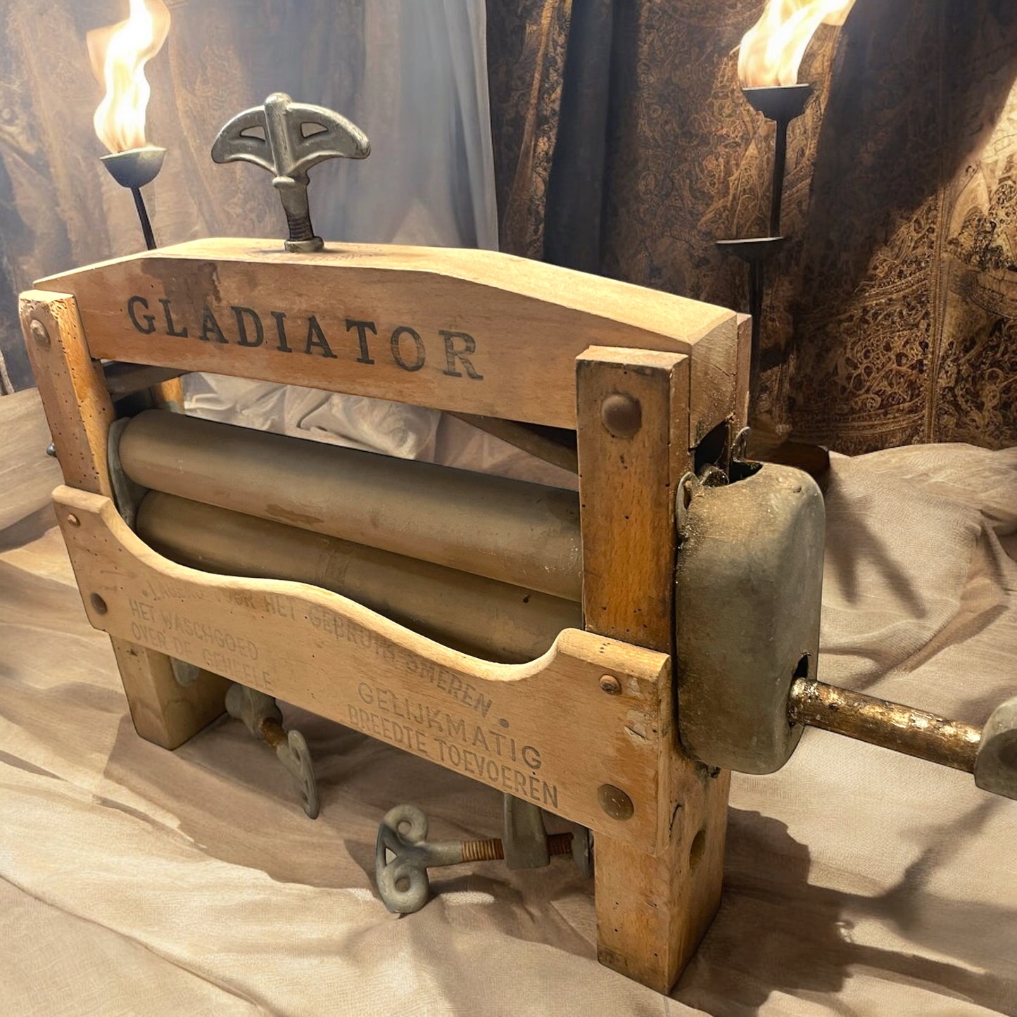 Grande antica strizza panni anni ‘20 Gladiator, funzionante