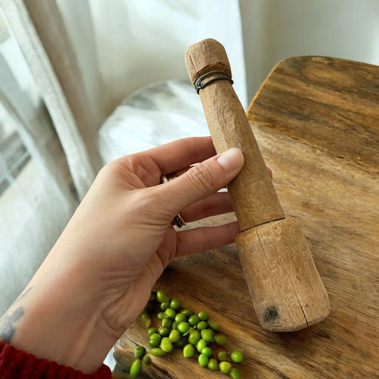 Antico strumento schiaccia fave primo ‘900 pugliese