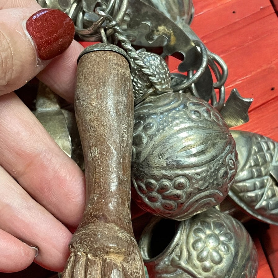 Grande penca placcata argento con amuleti porta fortuna