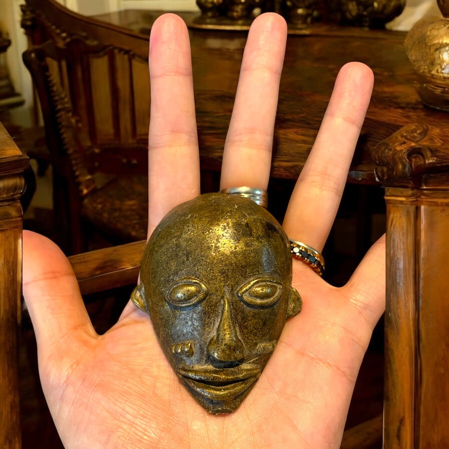 Antica maschera antropomorfa in bronzo, cultura Baule Costa d’Avorio