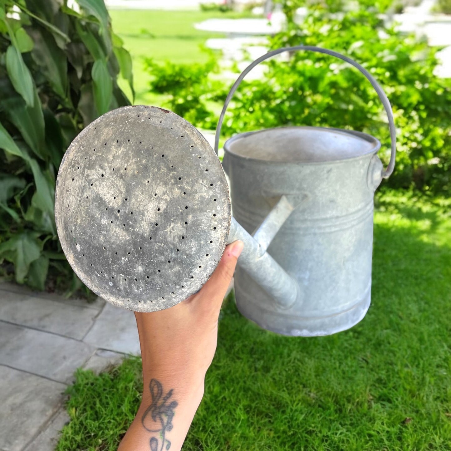 Antico annaffiatoio in zinco d’epoca originale anni ‘30