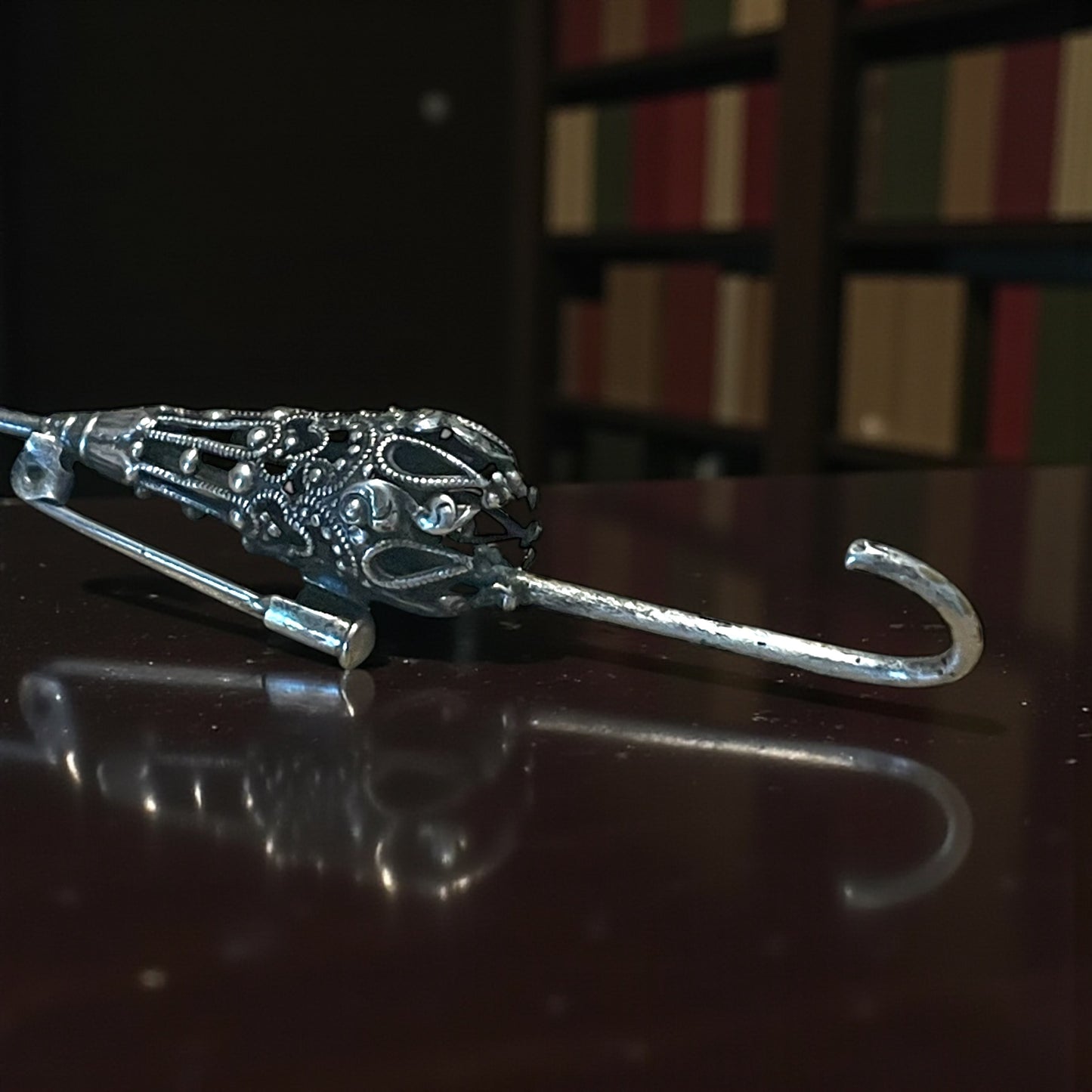 Spilla liberty in argento a guisa di ombrellino, primo ‘900