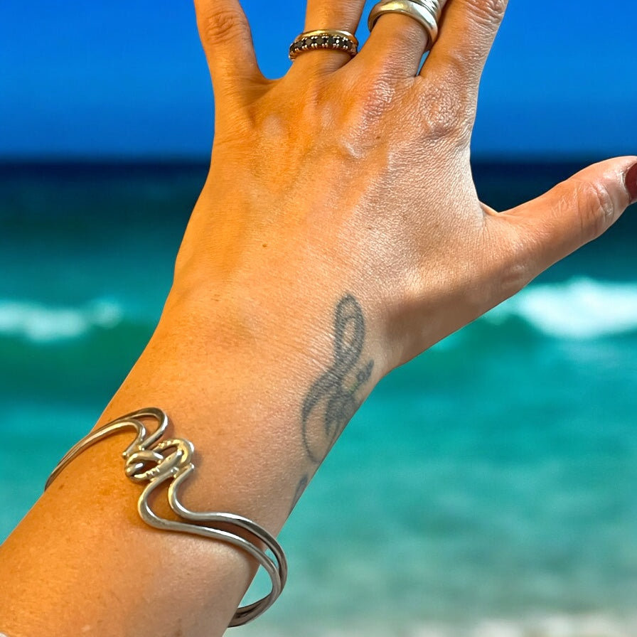 Bracciale rigido regolabile in argento francese, fine anni ‘60