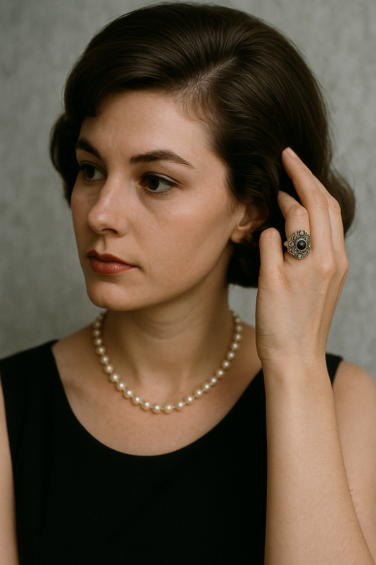 Anello in argento con onice e marcassiti, ca metà ‘900