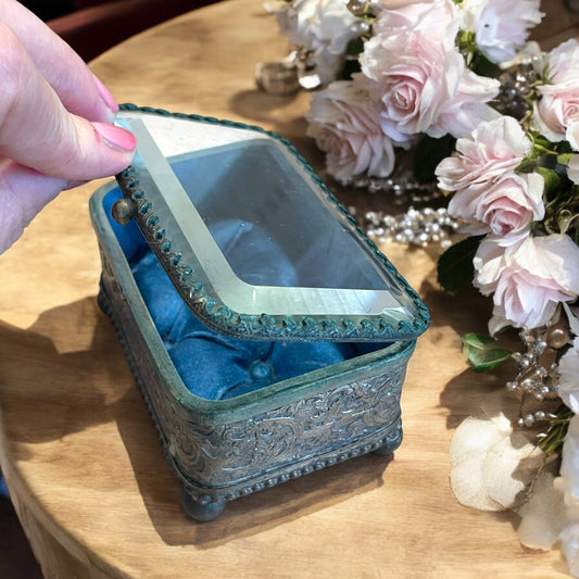 Scrigno porta gioielli Art Nouveau, con lamina d’argento e cuscinetto in seta, versione blu