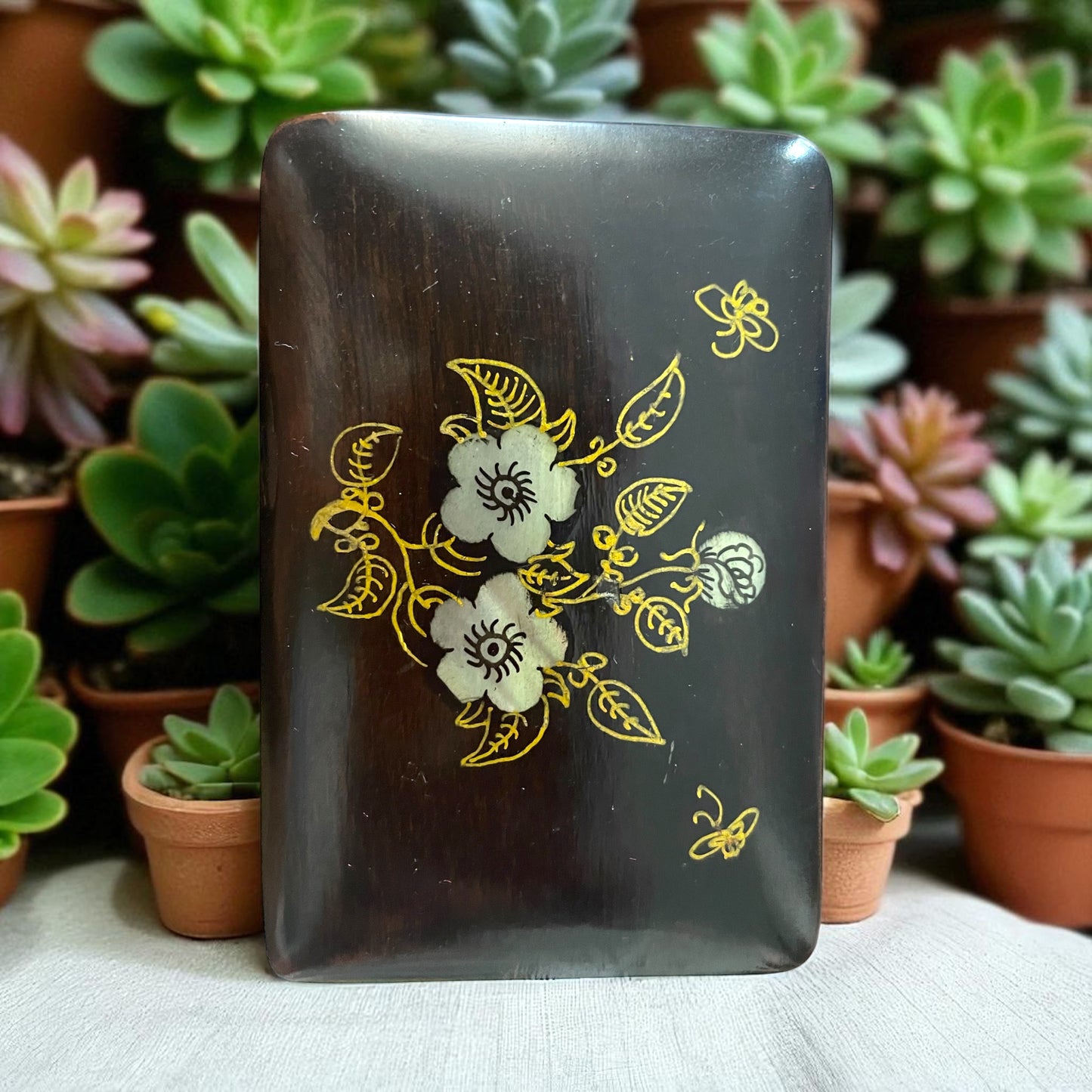 Delizioso scrigno da borsetta con specchio porta pettine, intarsi in madreperla