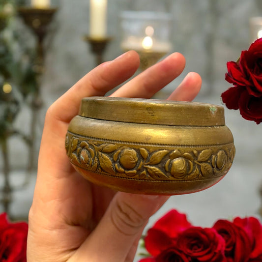 Bomboniera antica con decorazione liberty e vetro