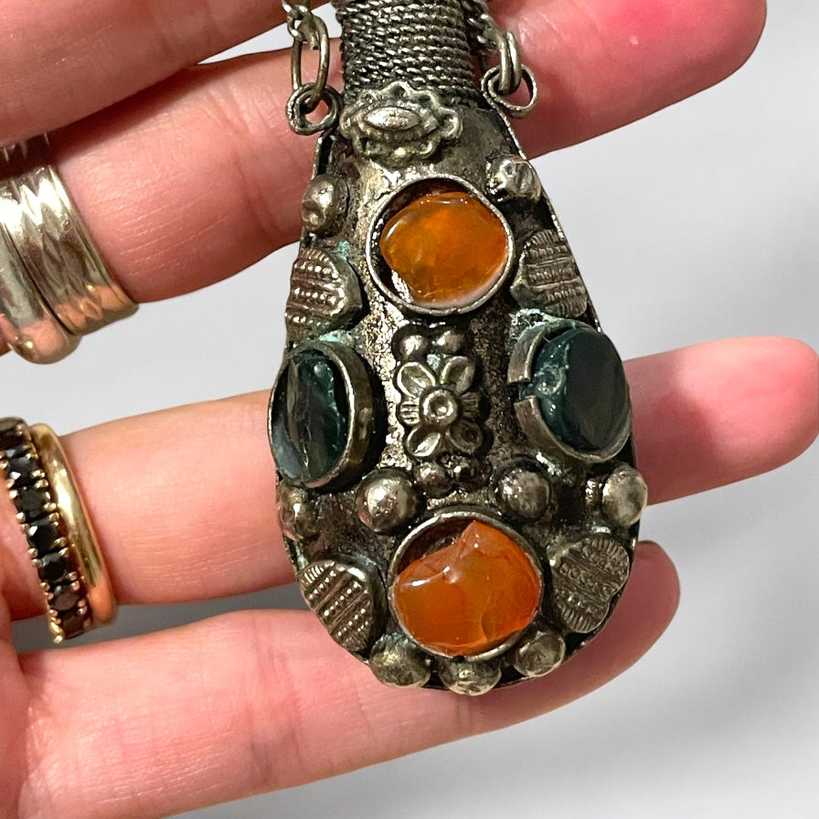 Pendente e collana porta profumo tibetano vintage