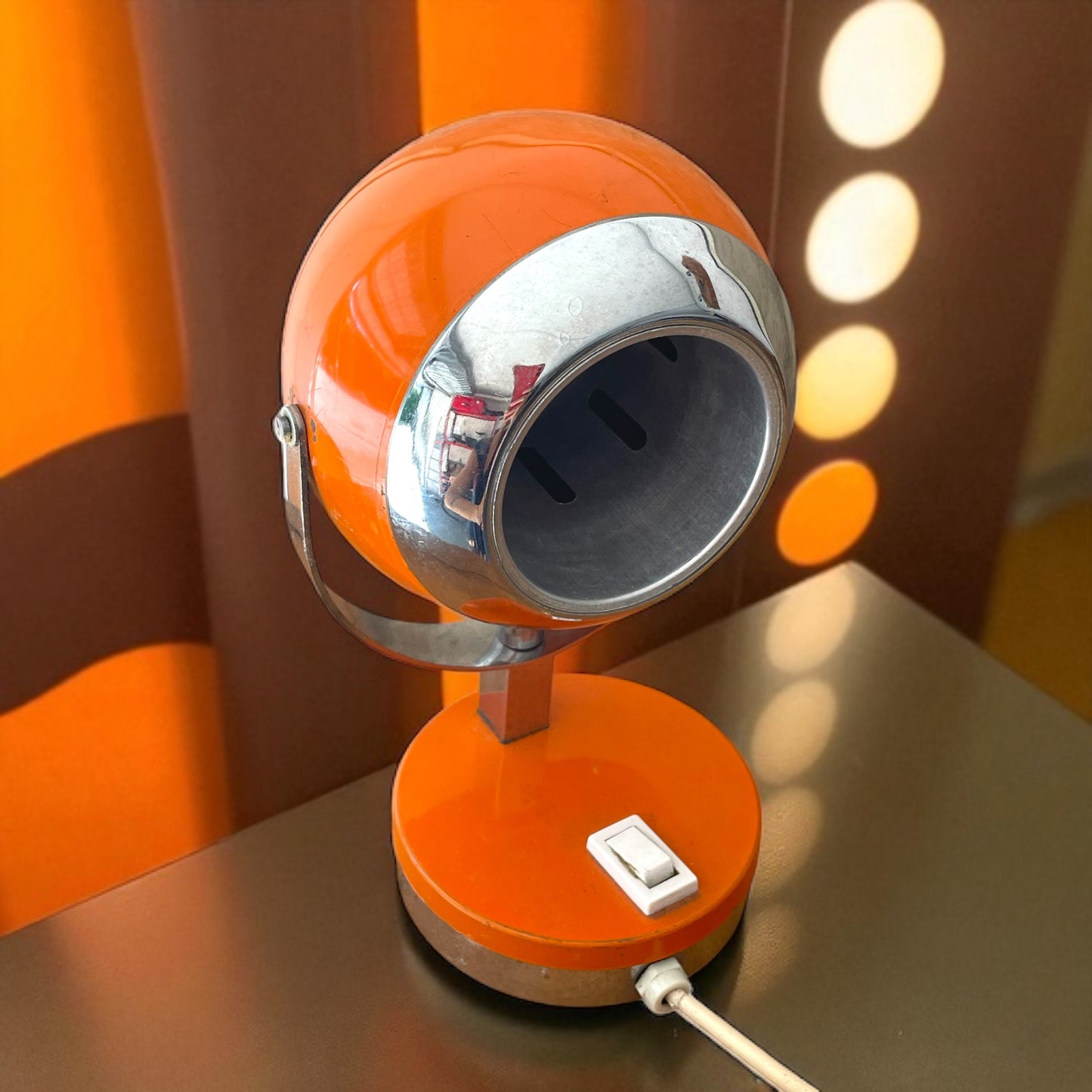 Lampada da tavolo tipo eyeball, space age era, arancione cromato