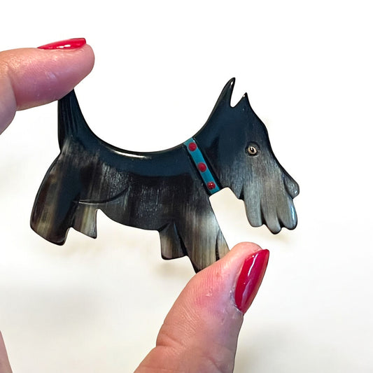 Spilla in corno anni ‘50 cane scottie Sir Pepe