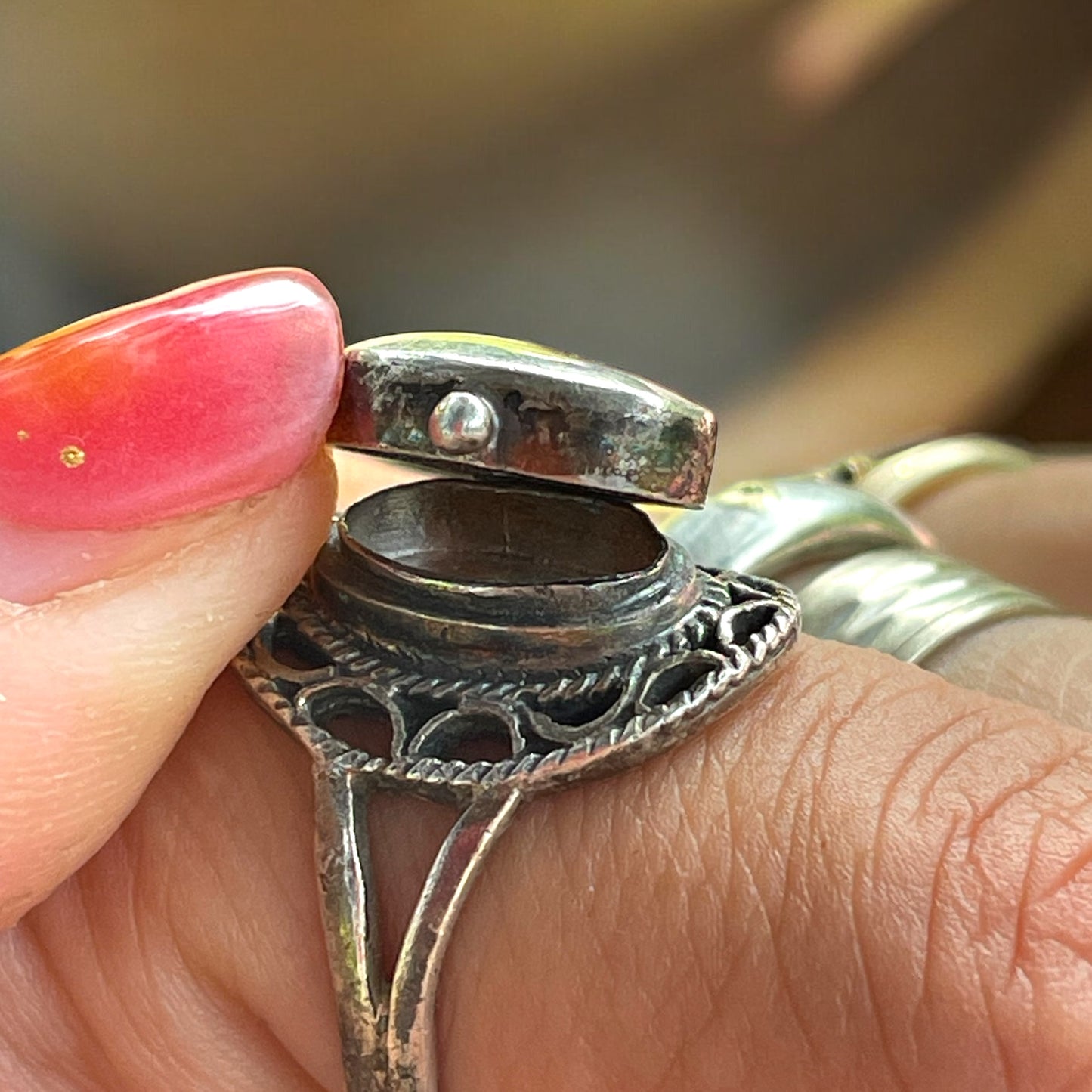 Antico e raro poison ring, anello da veleno fine ‘800 primo ‘900, argento punzonato