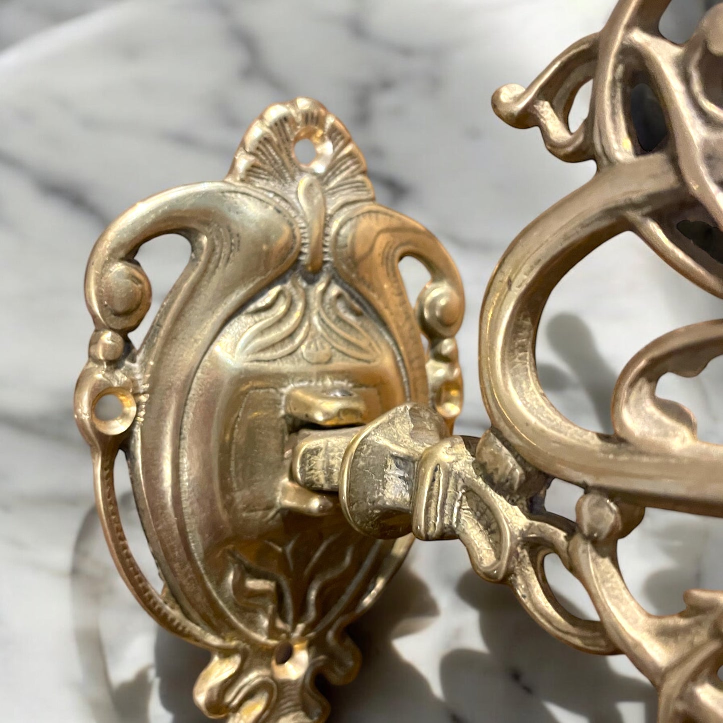 Coppia candelabri da pianoforte, Liberty, fine ‘800 - primo ‘900